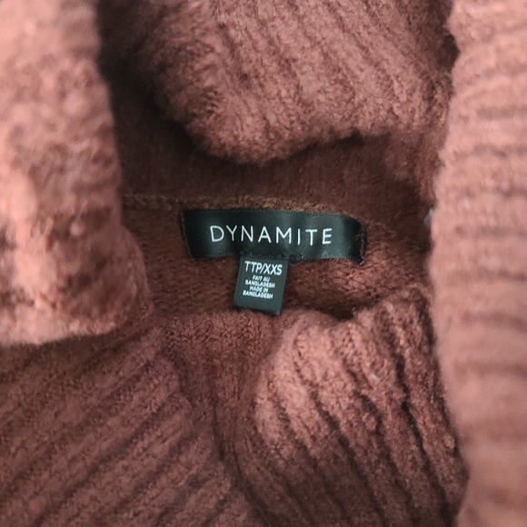 2/25$ 🛍 Turtle neck sweater - Picture 3 of 3